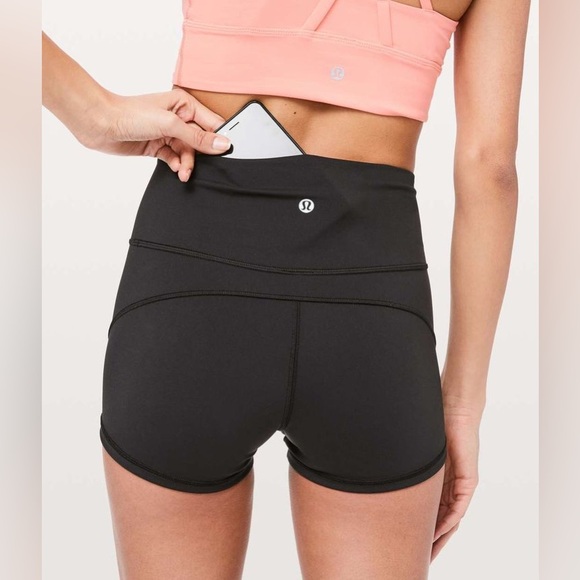 Lululemon in movement short Everlux 2.5’ size 2 - Picture 2 of 5